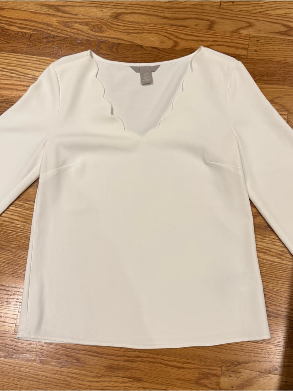 H&M Cream Scalloped V-Neck Long Sleeve Blouse